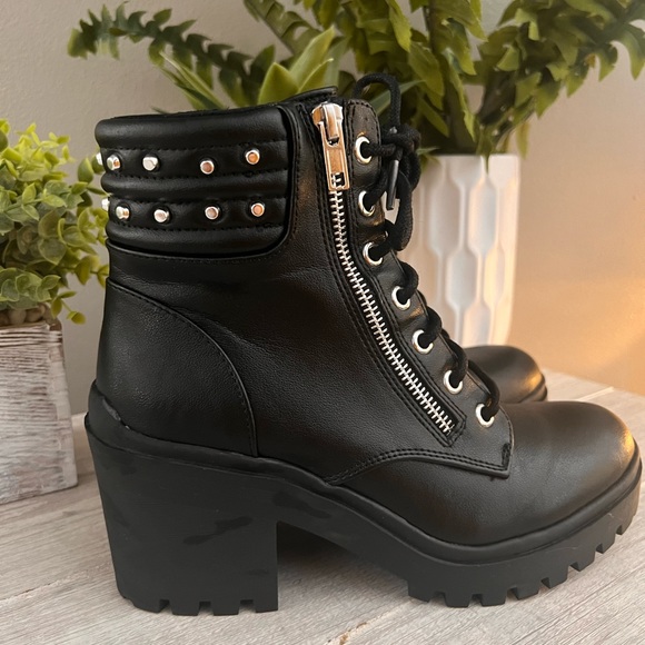 Hella cute lug sole black boots - Picture 3 of 5